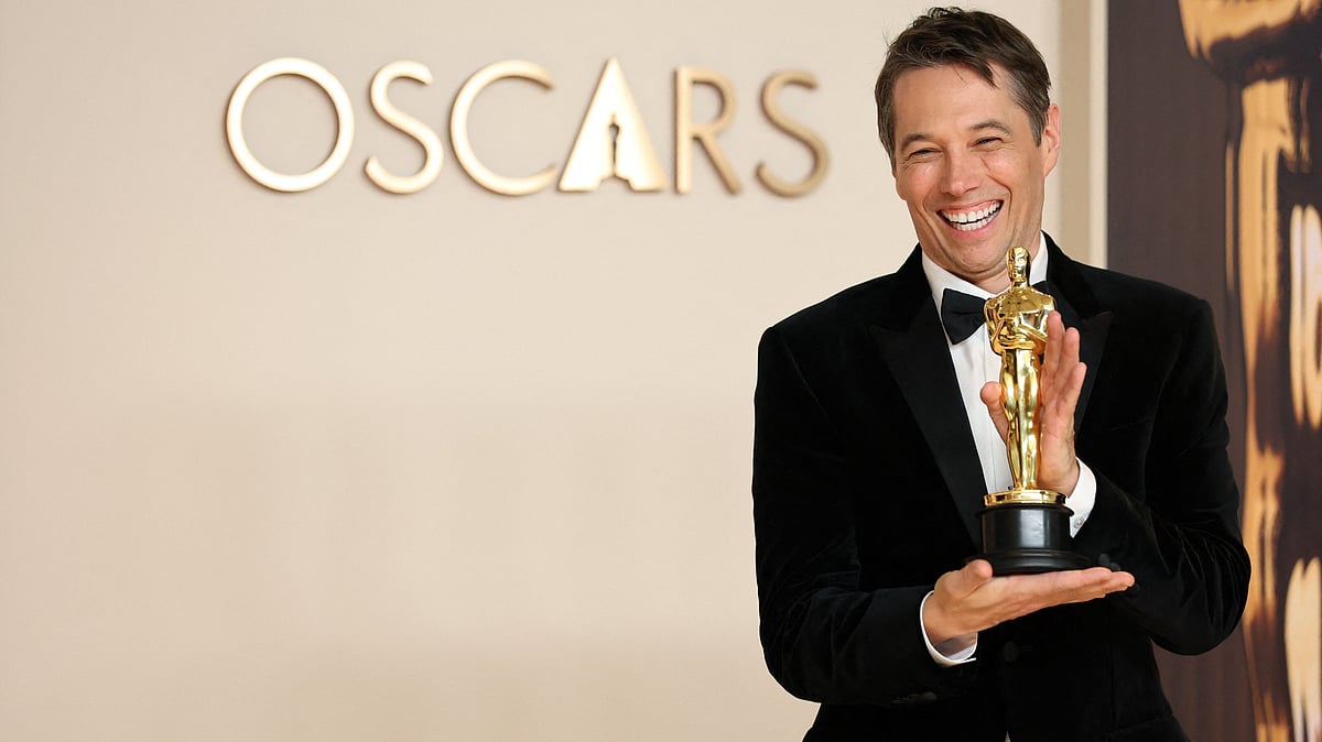 পুরস্কার হাতে শন বেকার। এএফপি