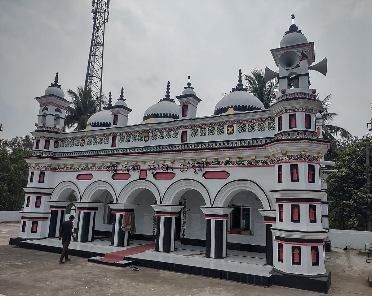 হাজী গোলাম সুলতান চৌধুরী মসজিদ। সম্প্রতি চট্টগ্রামের মিরসরাইয়ের মিঠানালা গ্রামে