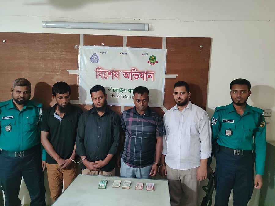 ওমানি মুদ্রার লোভনীয় ফাঁদ: অর্ধেক দামে বিক্রির টোপ, খোয়ালেন লাখ টাকা!