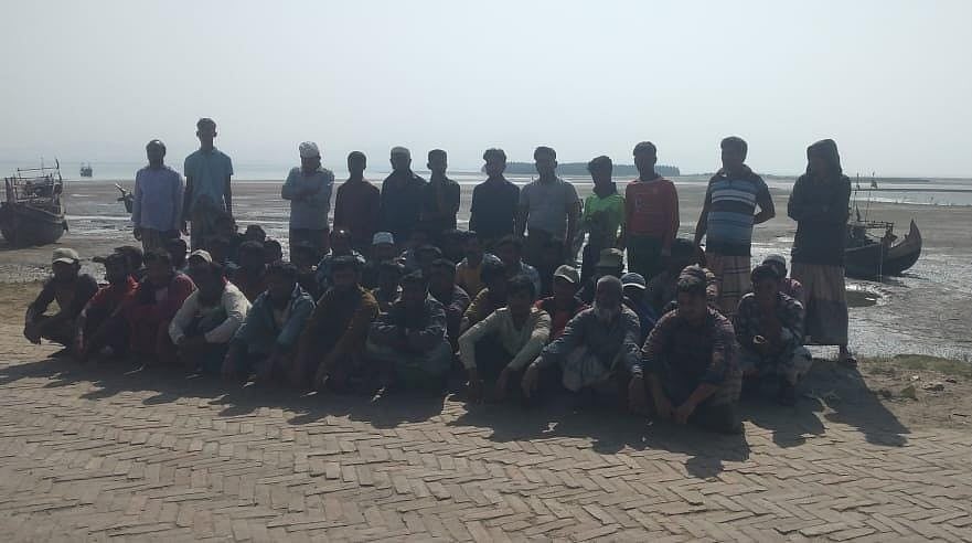 মিয়ানমারের নৌবাহিনীর হাত থেকে ছাড়া পাওয়া টেকনাফের জেলেরা