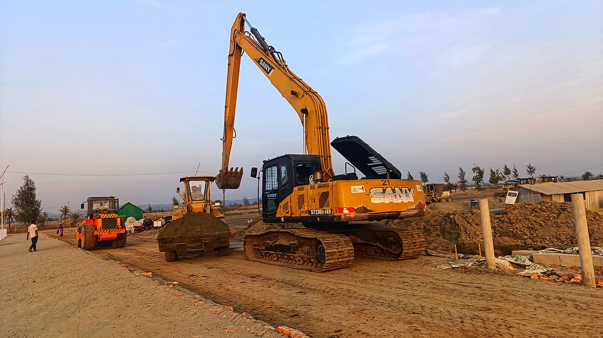 চট্টগ্রামে নতুন রাস্তা নির্মাণ করা হচ্ছে