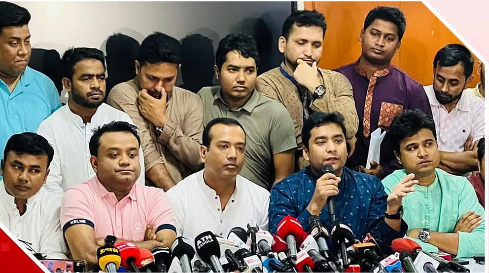 সংবাদ সম্মেলনে জাতীয়তাবাদী ছাত্রদলের নেতারা। আজ শুক্রবার বিকেলে রাজধানীর নয়াপল্টনে