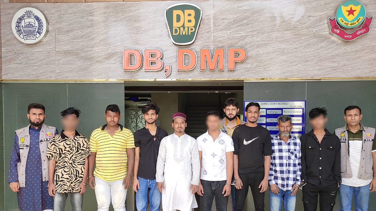 ডাকাতির প্রস্তুতি নেওয়ার সময় মোহাম্মদপুর থেকে ৯ জনকে গ্রেপ্তার করে পুলিশ। ঢাকা, ৮ মার্চ