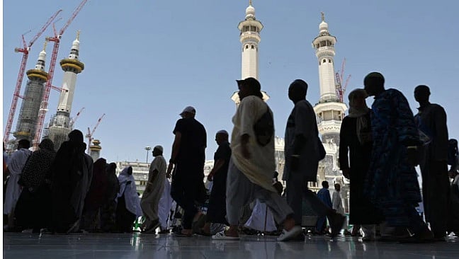 মক্কায়  ওমরাহ পালনে মুসল্লিরা