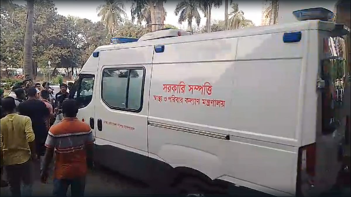 মাগুরায় ধর্ষণের শিকার শিশুটিকে উন্নত চিকিৎসার জন্য ঢাকা মেডিকেল থেকে সম্মিলিত সামরিক হাসপাতালে (সিএমএইচে) নেওয়া হচ্ছে