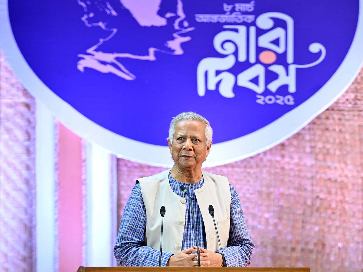 প্রধান উপদেষ্টা অধ্যাপক মুহাম্মদ ইউনূস আন্তর্জাতিক নারী দিবসের অনুষ্ঠানে বক্তব্য দেন। ঢাকা, ৮ মার্চ