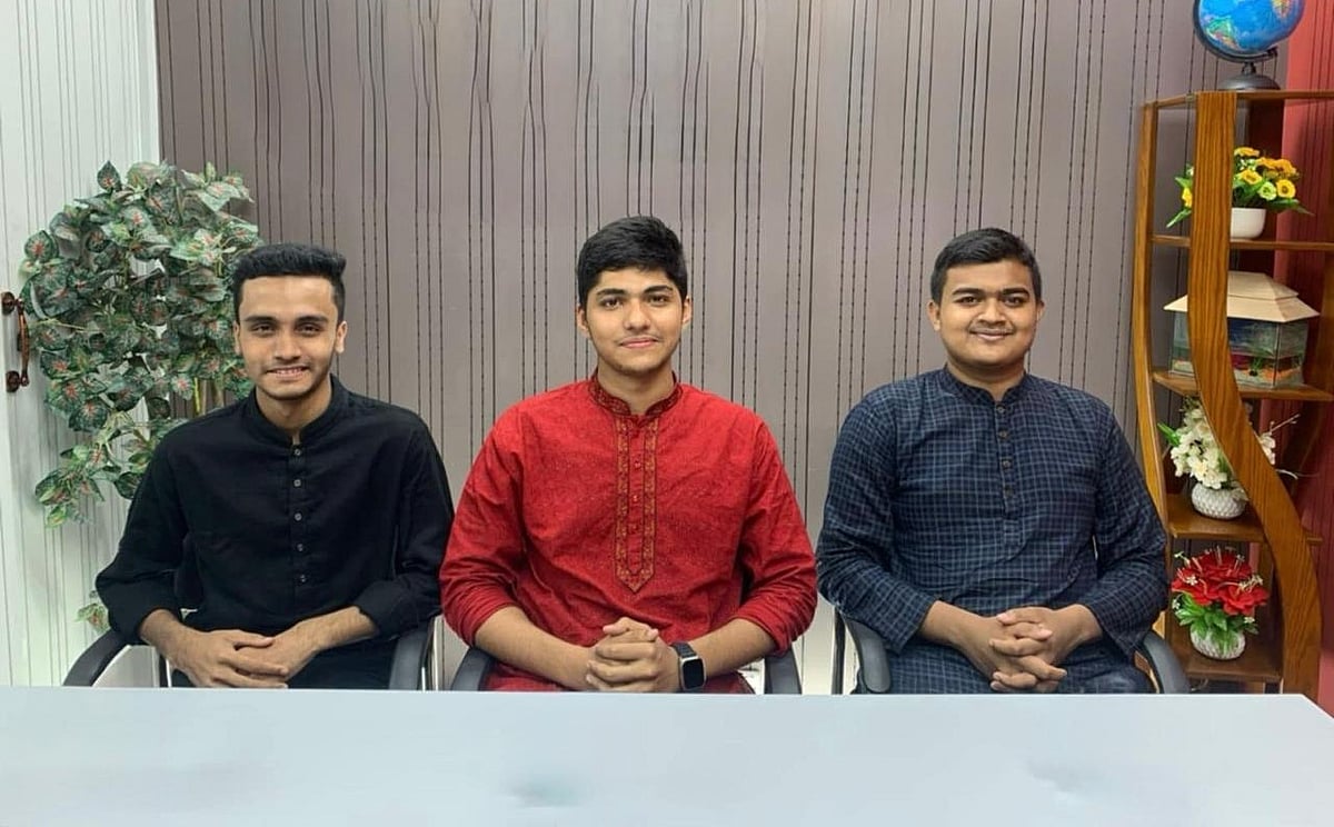 জাবেদ আলী, মু. আশিকুর রহমান ও মঈন জিসান তিন বন্ধু। তিনজনই এবার ঢাকা বিশ্ববিদ্যালয়ে ভর্তির সুযোগ পেয়েছেন