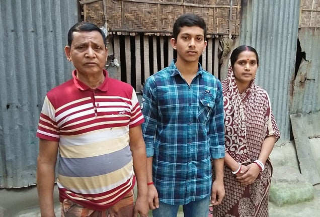 মা–বাবার সঙ্গে শান্ত বিশ্বাস