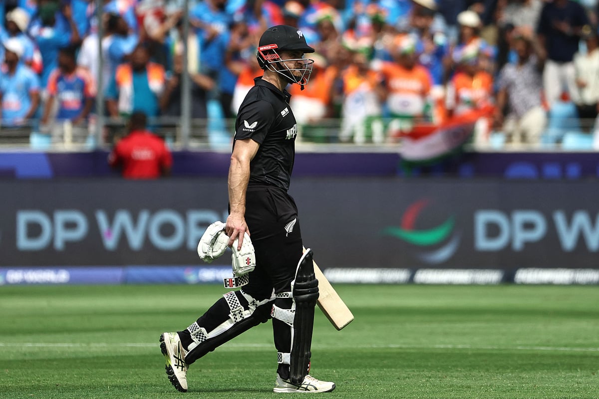 চ্যাম্পিয়নস ট্রফির ফাইনালে ১১ রান করে আউট হয়েছেন কেইন উইলিয়ামসন