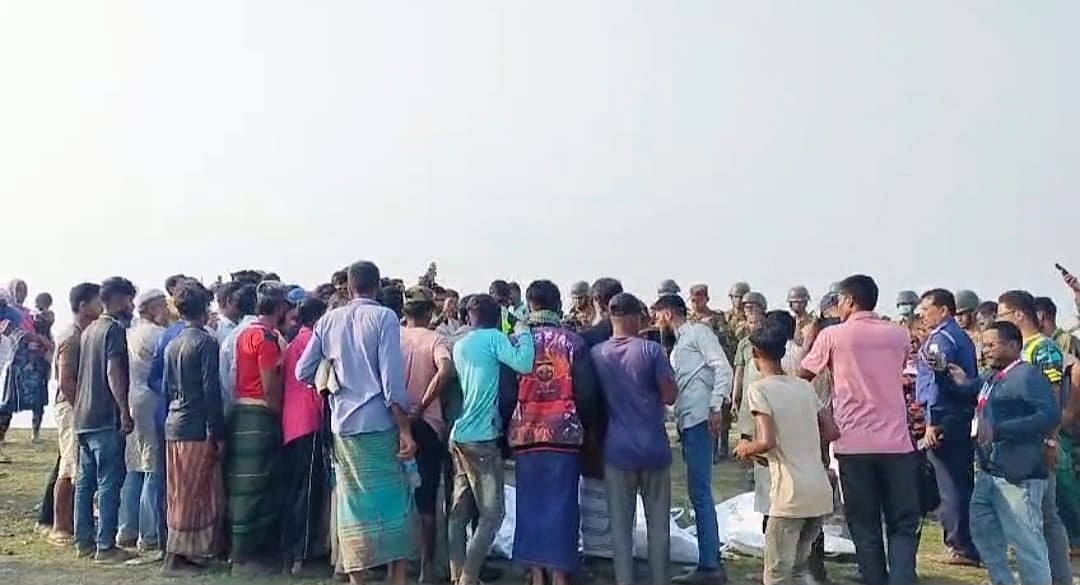 নেত্রকোনার খালিয়াজুরিতে গ্রামবাসীর ধাওয়া খেয়ে ধনু নদে নিখোঁজ হওয়া তিন মাছশিকারির মরদেহ উদ্ধার করা হয়েছে। আজ সোমবার বিকেলে নদের রসুলপুর এলাকায়