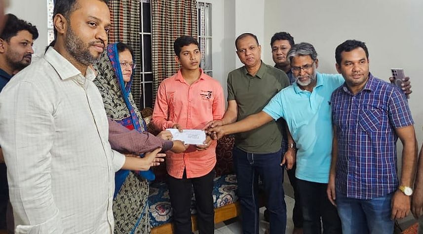 বুয়েটে ভর্তির সুযোগ পাওয়া শান্ত বিশ্বাসের পরিবারের সঙ্গে দেখা করেন ‘আমরা বিএনপি পরিবারের’ প্রতিনিধিদল