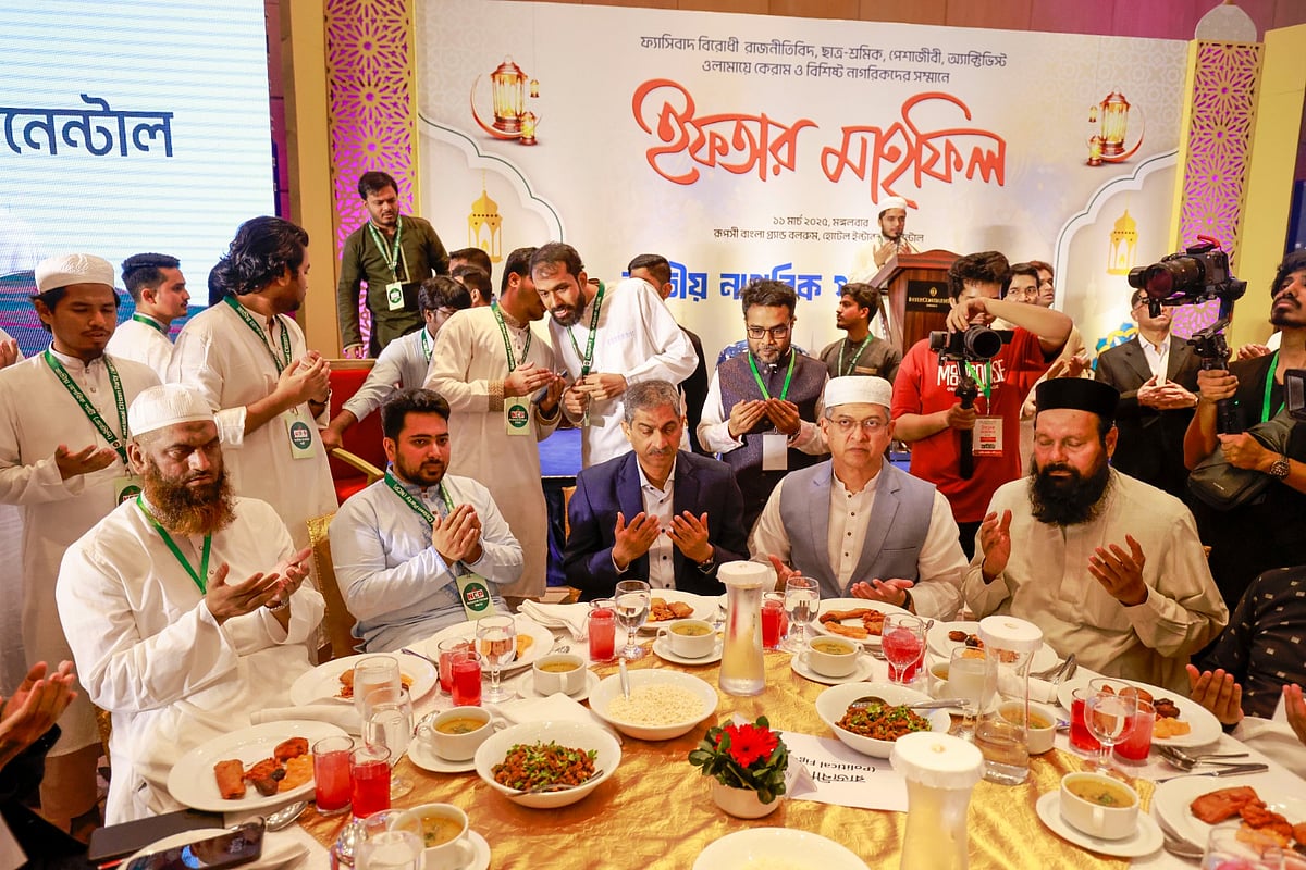 রাজনীতিবিদ, বিশিষ্ট নাগরিক, সাংবাদিক, ছাত্র-শ্রমিক, পেশাজীবী ও আলেমসহ সমাজের বিভিন্ন অংশের মানুষকে নিয়ে জাতীয় নাগরিক পার্টি ইফতার আয়োজন করে। আজ মঙ্গলবার রাজধানীর শাহবাগে হোটেল ইন্টারকন্টিনেন্টালে