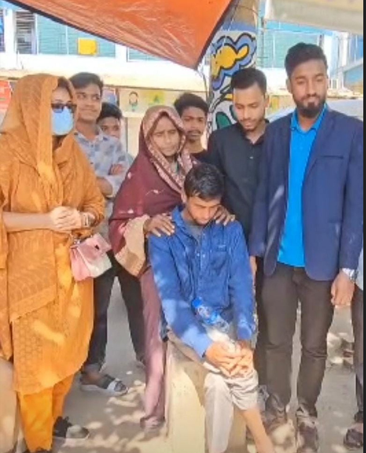 সিলেটের নিখোঁজ যুবক আশিকুর রহমানকে তাঁর মায়ের হাতে তুলে দেন কনটেন্ট ক্রিয়েটর উম্মে হুমায়রা