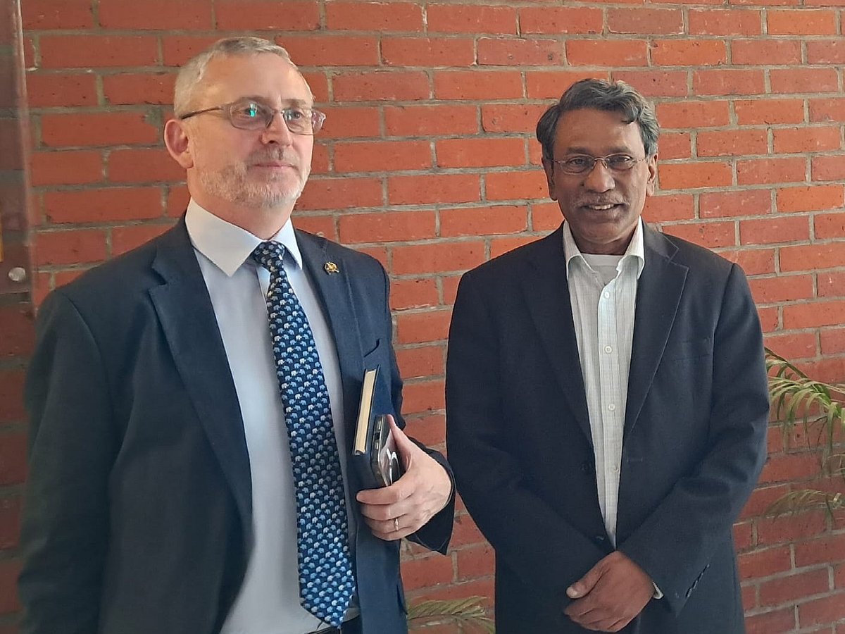 অধ্যাপক আলী রীয়াজের (ডানে) সঙ্গে বাংলাদেশে নিযুক্ত ইউরোপীয় ইউনিয়নের (ইইউ) রাষ্ট্রদূত মাইকেল মিলার