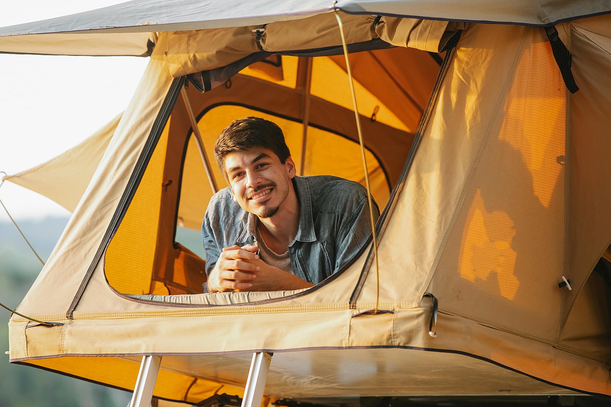 এখনকার পেশাজীবীরা ভ্রমণ বা অন্যান্য শখ পূরণে কিংবা ব্যস্ত জীবনে হাঁপ ছেড়ে বাঁচতে শুধু ছুটি নয়, সাময়িক অবসরেই চলে যাচ্ছেন