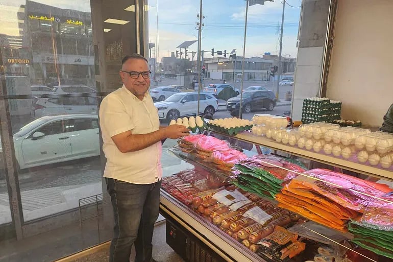 সাহরির খাবারের জন্য কেনাকাটা করছেন আবু আহমেদ আবু কালাল (আল জাজিরা)