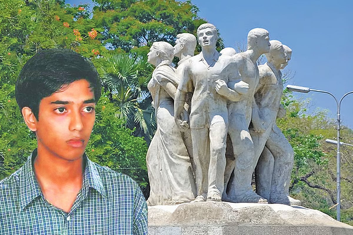 মঈন হোসেন রাজু শহীদ হওয়ার পর তাঁর স্মরণে ১৯৯৭ সালে টিএসসি এলাকার সড়কে সন্ত্রাসবিরোধী রাজু স্মারক ভাস্কর্য নির্মাণ করা হয়