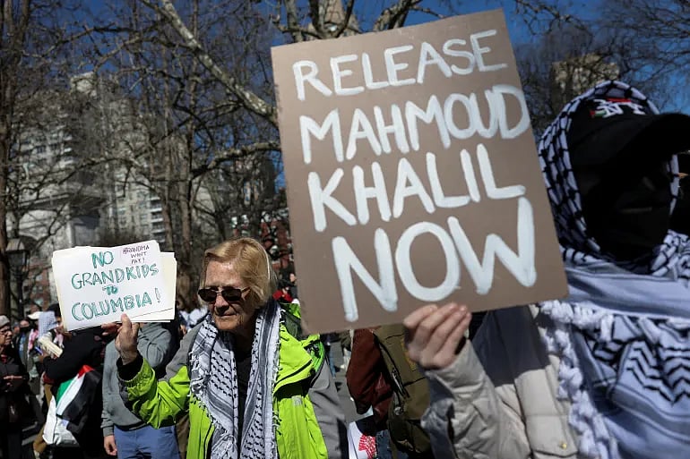 যুক্তরাষ্ট্রের ফিলিস্তিনি শিক্ষার্থী মাহমুদ খলিলের মুক্তির দাবিতে মিছিল