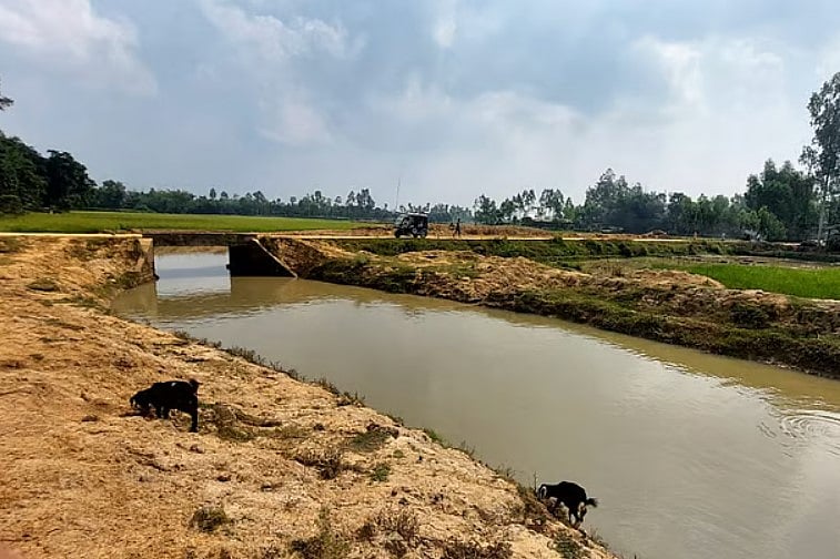 ‘রংপুর অঞ্চলের খটখটিয়া, শালমারা, ঘাঘট, কুমলাই, স্বরমঙ্গলা, বুড়াইলসহ অনেক নদীর অনেকাংশ ব্যক্তির নামে লিখিত হয়েছে।’