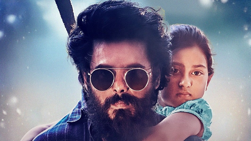 ‘জংলি’র টিজারে শিশুশিল্পীর সঙ্গে সিয়াম। ছবি: শিল্পীর ফেসবুক থেকে