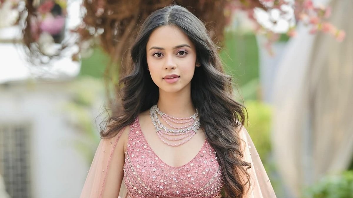 Xolamni oshxonada kalta koylakda sikdim.