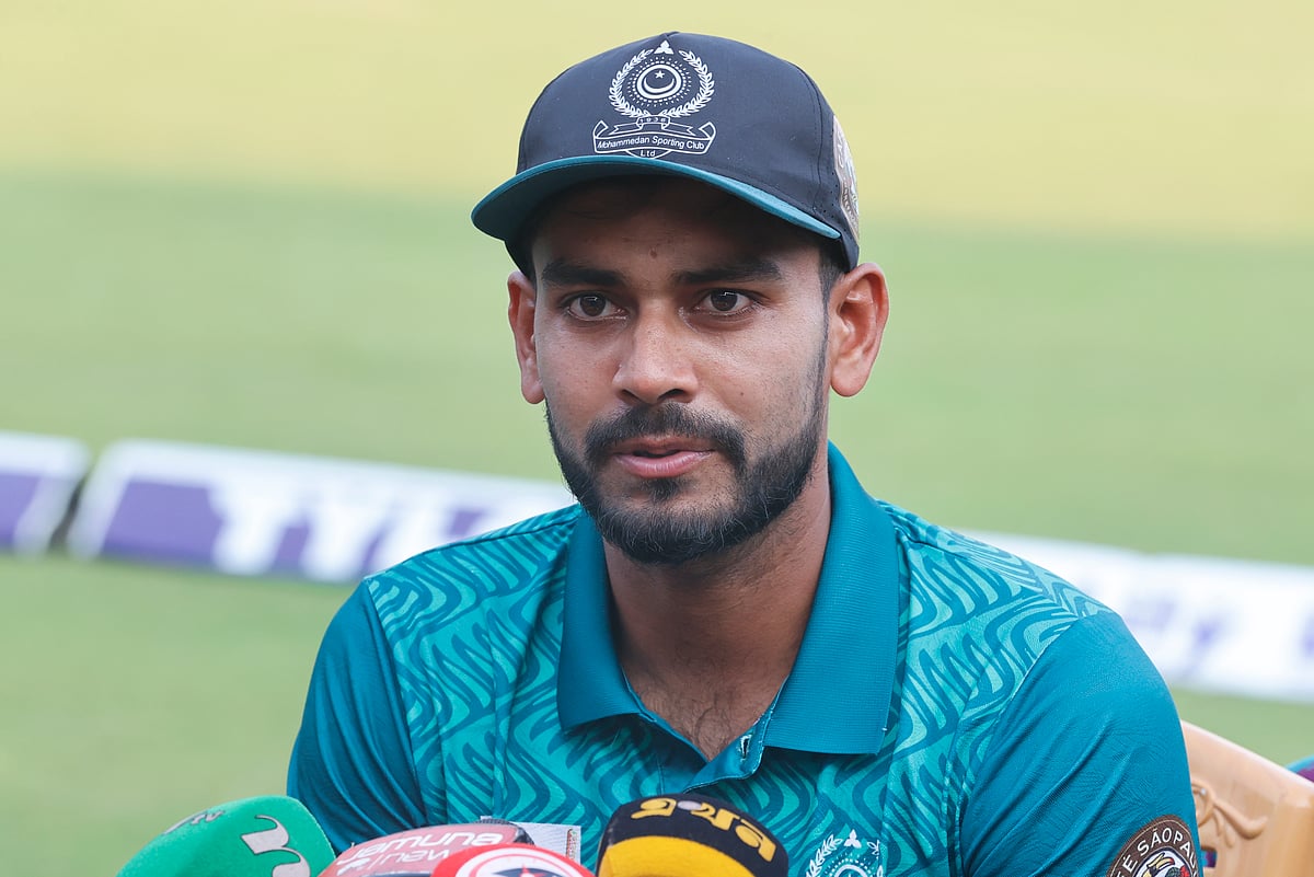 বাংলাদেশ জাতীয় দলের ক্রিকেটার মেহেদী হাসান মিরাজ ঢাকা প্রিমিয়ার লিগে খেলছেন মোহামেডানে