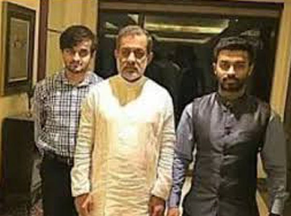ফজলে করিম চৌধুরীর সঙ্গে তাঁর দুই ছেলে ফারাজ করিম চৌধুরী ও ফারহান করিম চৌধুরী