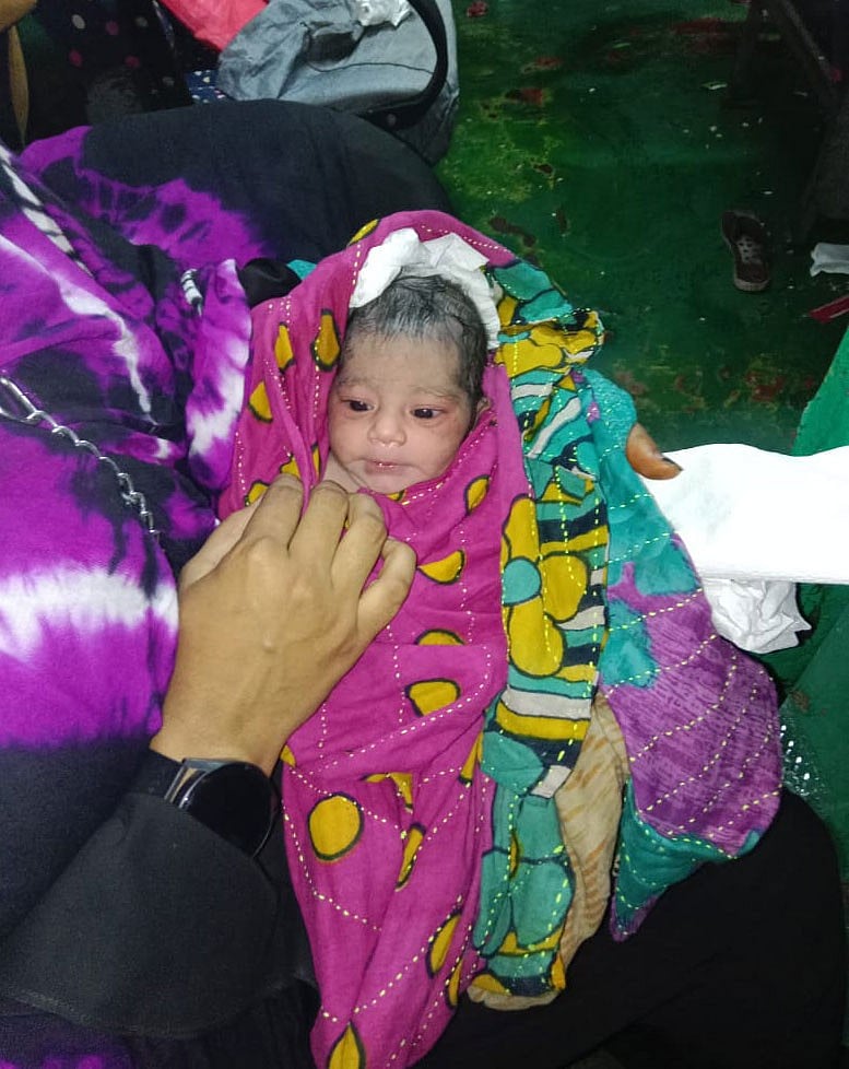 চাঁদপুর থেকে ঢাকা যাওয়ার পথে এমভি বোগদাদীয়া-৮ লঞ্চে এক নবজাতকের জন্ম হয়েছে