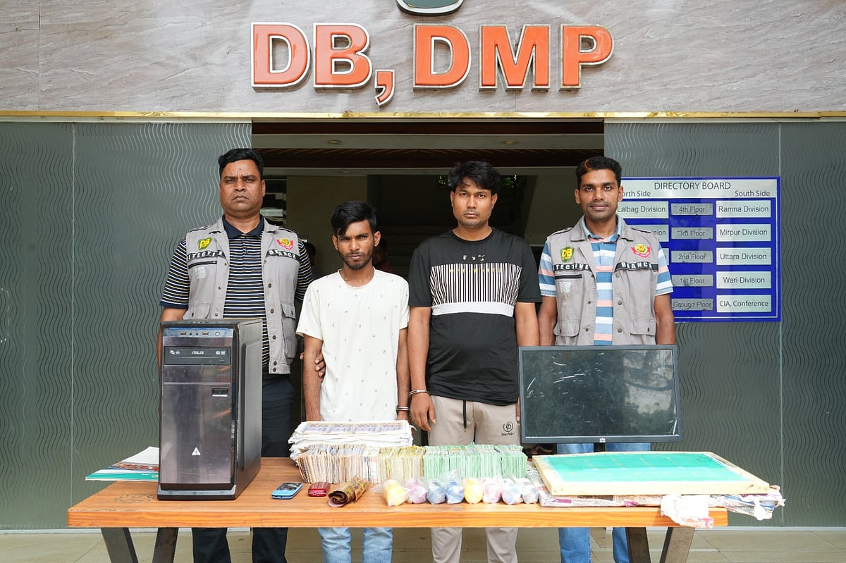 জাল মুদ্রা, মুদ্রা তৈরির সরঞ্জামসহ দুজনকে গ্রেপ্তার করেছে ঢাকা মহানগর গোয়েন্দা পুলিশের (ডিবি) উত্তরা বিভাগ। ঢাকা, ১৭ মার্চ