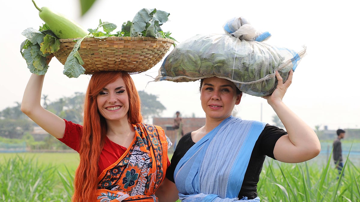 ছুটির দিনগুলোতে ইত্যাদির জন্য মহড়া করেন বিদেশি নাগরিকেরা