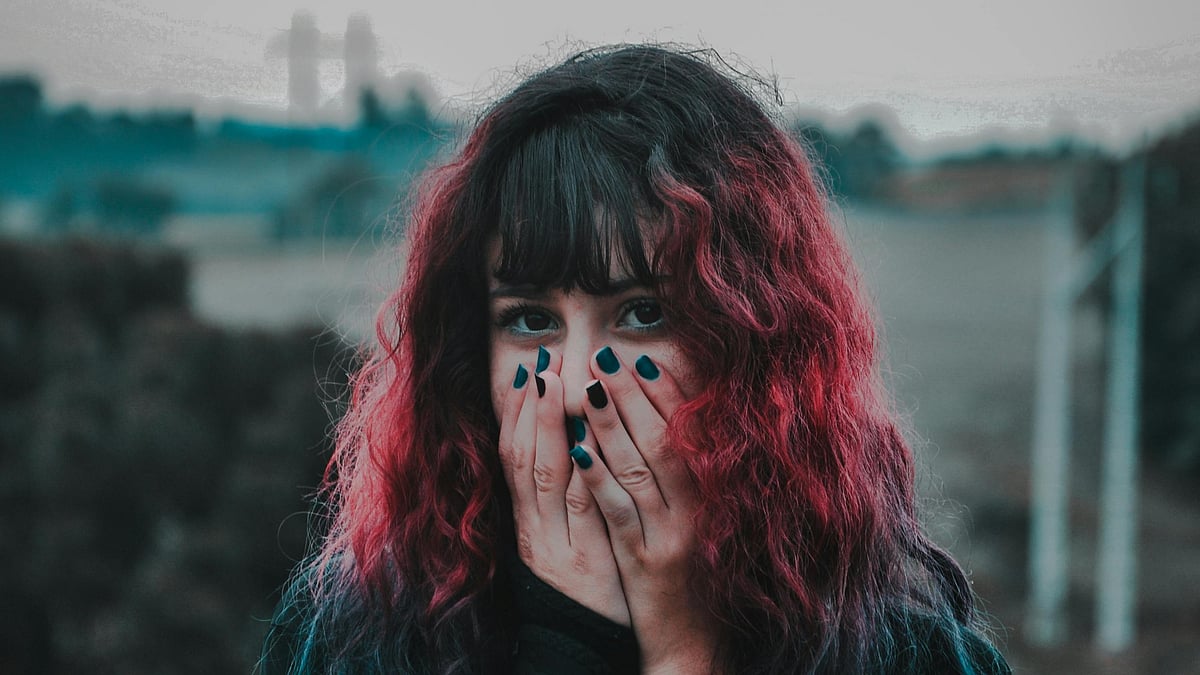 কিছুদিন পরপর চুলের রং পরিবর্তন করার নেতিবাচক প্রভাব পড়ে চুলের স্বাস্থ্যের ওপর