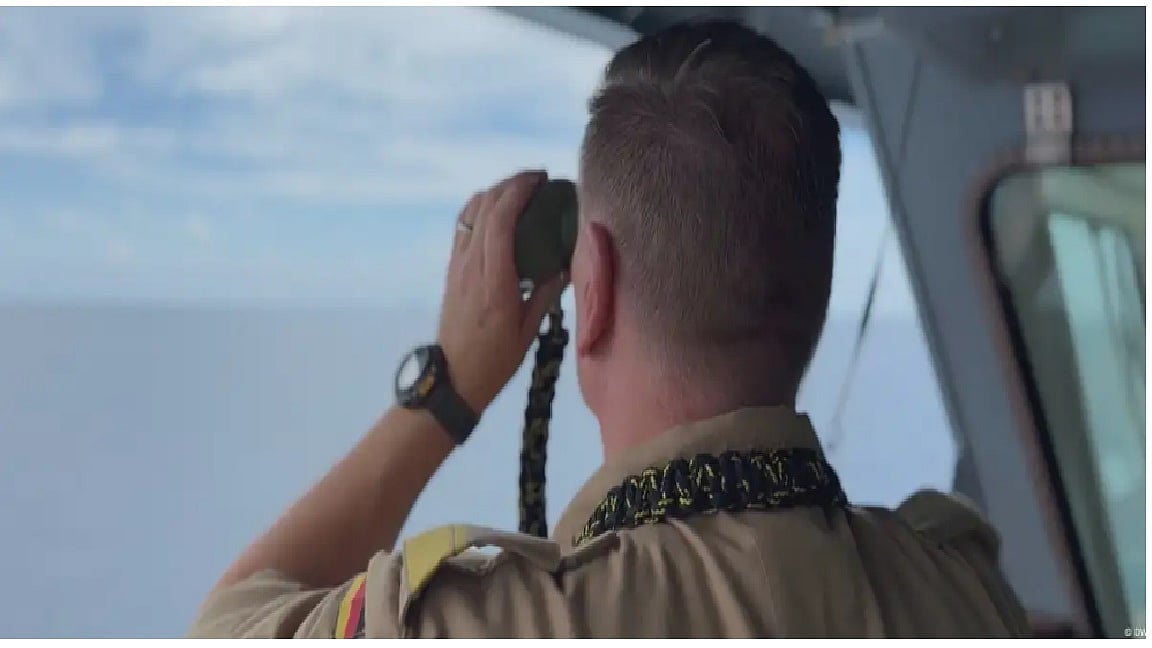 দক্ষিণ চীন সাগরে ২০২৪ সালের স্বাধীনতা নৌ চলাচল মিশনে এক জার্মান নাবিক