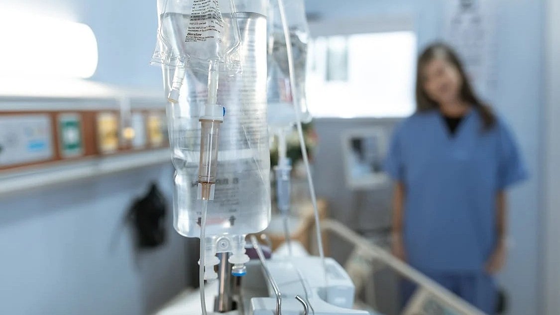 স্যালাইনে মাইক্রোপ্লাস্টিকের খোঁজ পেয়েছেন বিজ্ঞানীরা