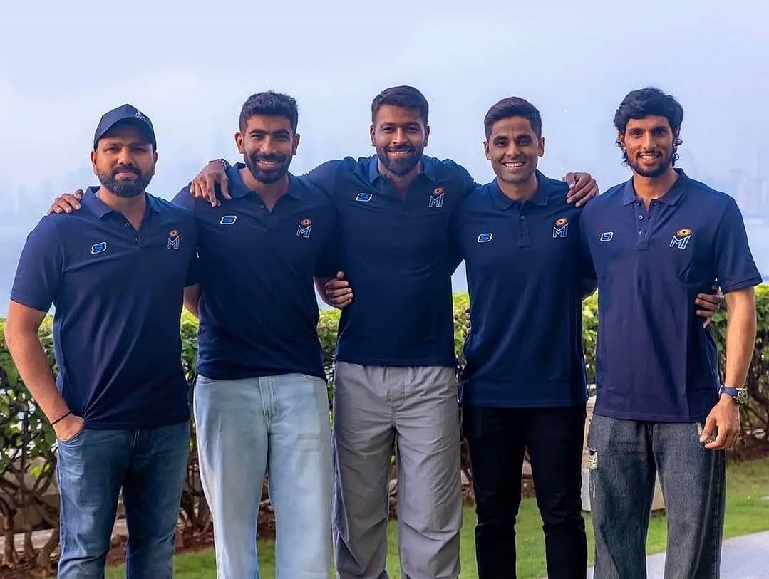 রোহিত শর্মা, যশপ্রীত বুমরা, হার্দিক পান্ডিয়া, সূর্যকুমার যাদব ও তিলক বর্মা—এই পাঁচ খেলোয়াড়কে ধরে রেখেছে মুম্বাই ইন্ডিয়ানস