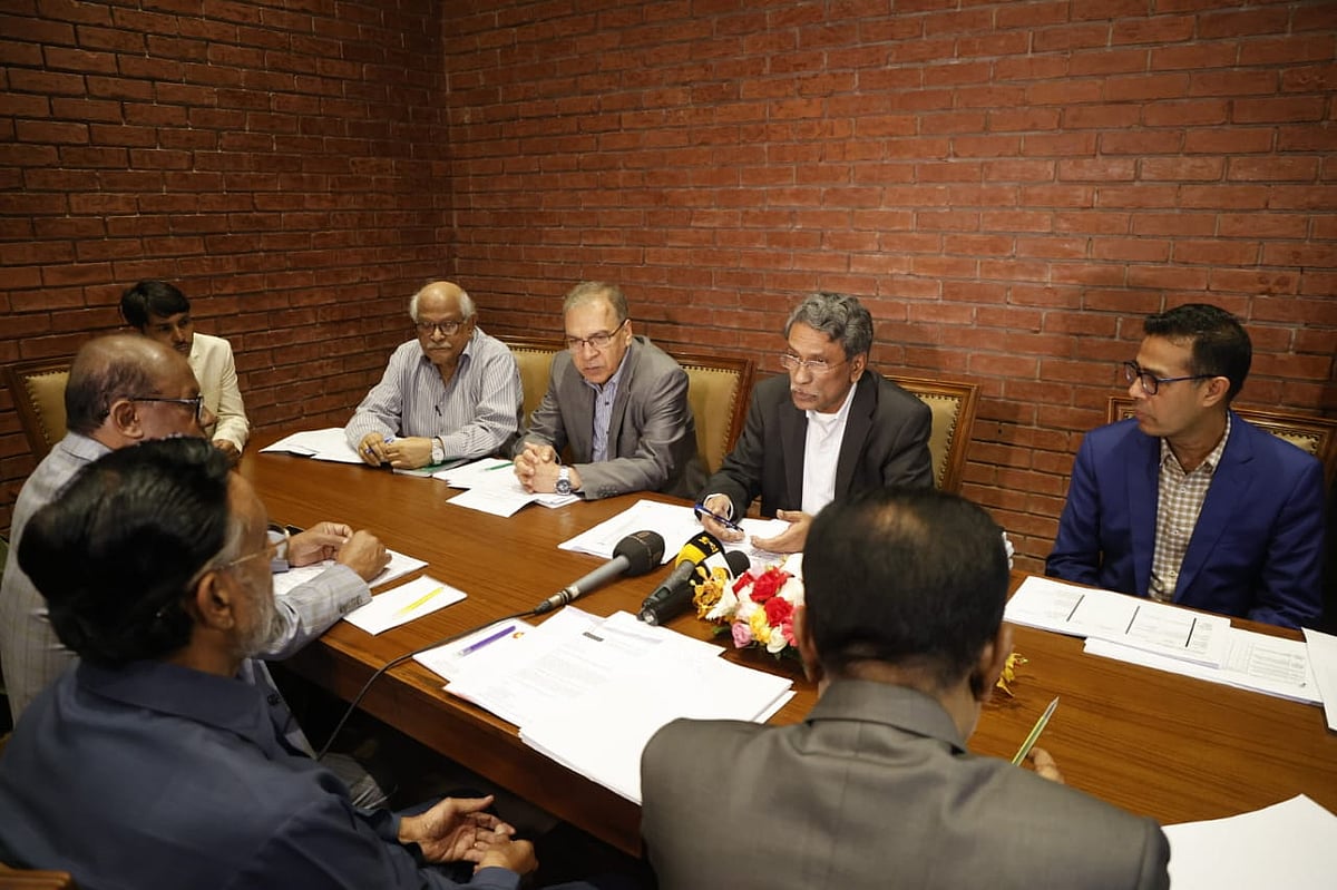 জাতীয় ঐকমত্য কমিশনের সঙ্গে লিবারেল ডেমোক্রেটিক পার্টির (এলডিপি) আলোচনায় প্রতিনিধিরা। জাতীয় সংসদ ভবন, ঢাকা, ২০ মার্চ