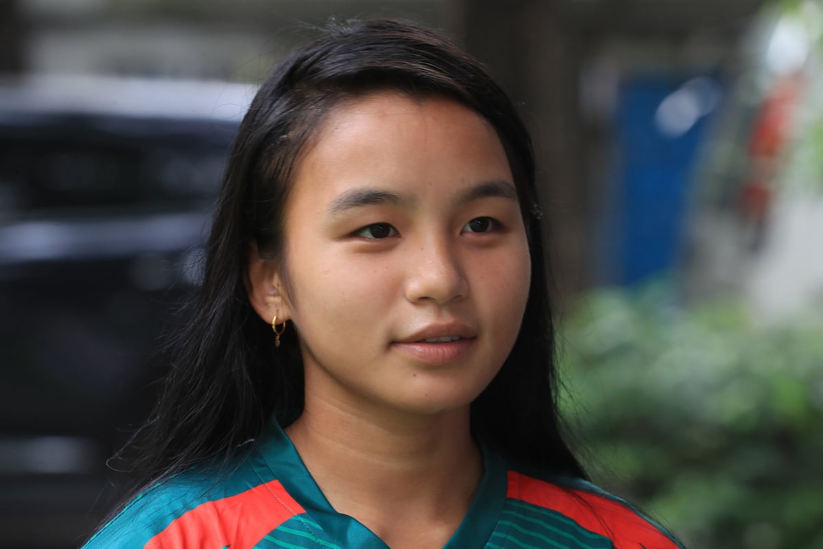 বাংলাদেশের নারী ফুটবলার ঋতুপর্ণা চাকমা