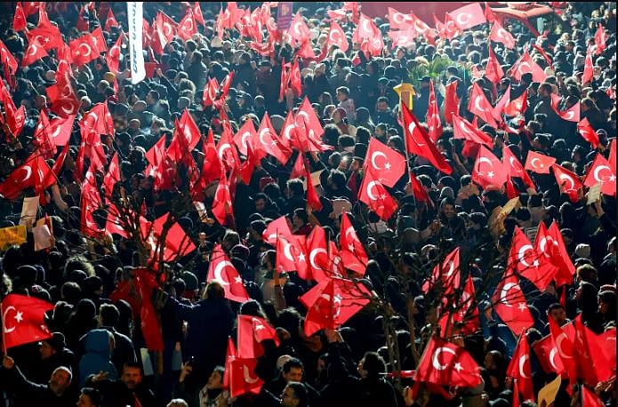ইস্তাম্বুলে এরদোয়ান বিরোধী বিক্ষোভ