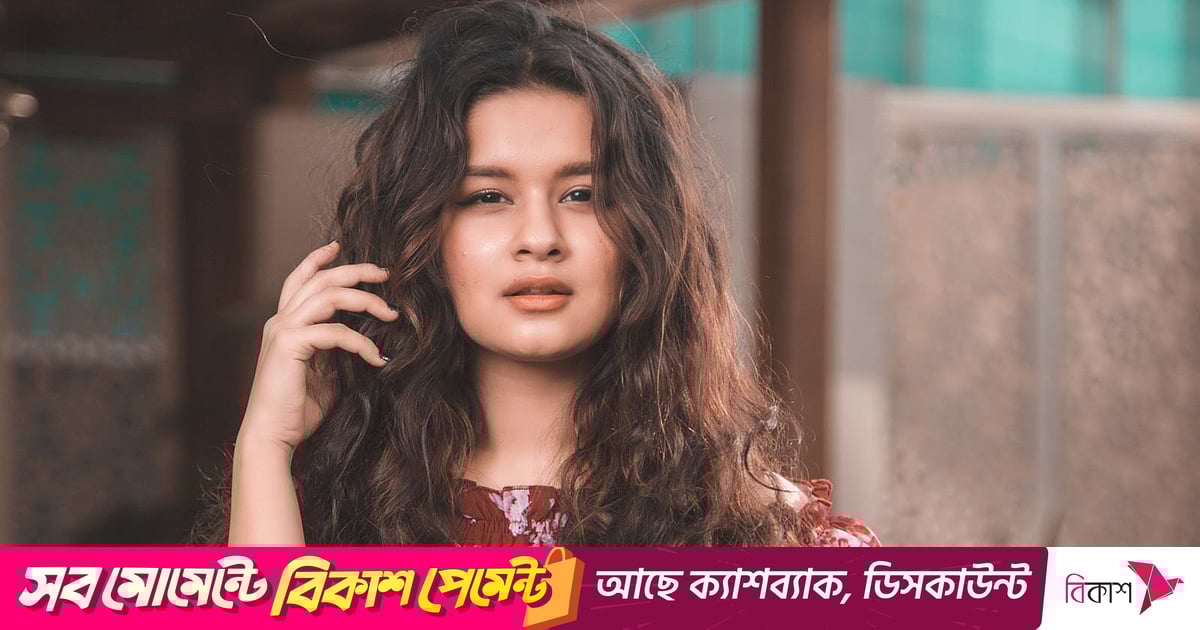 Belgilar bilan porno rasmlar BDSM komikslari: kokrak uchlari kesilgan