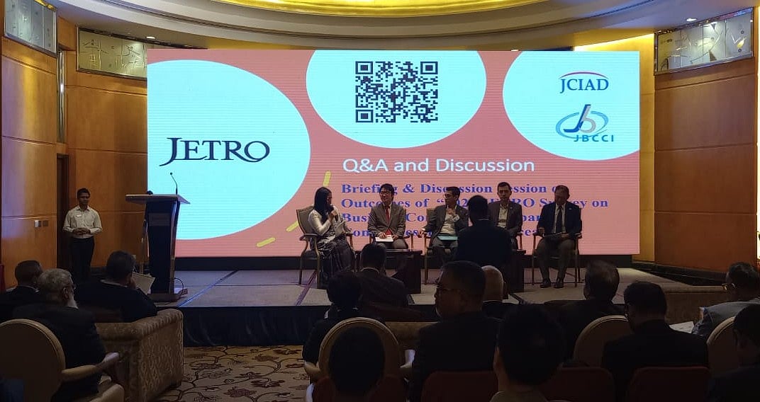 জাপানি কোম্পানির নিয়ে জেট্রোর প্রতিবেদন প্রকাশ অনুষ্ঠানে বক্তারা। আজ রোববার রাজধানীর একটি হোটেল