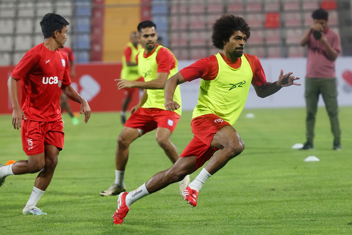 বাংলাদেশ দলের অনুশীলনে হামজা চৌধুরী