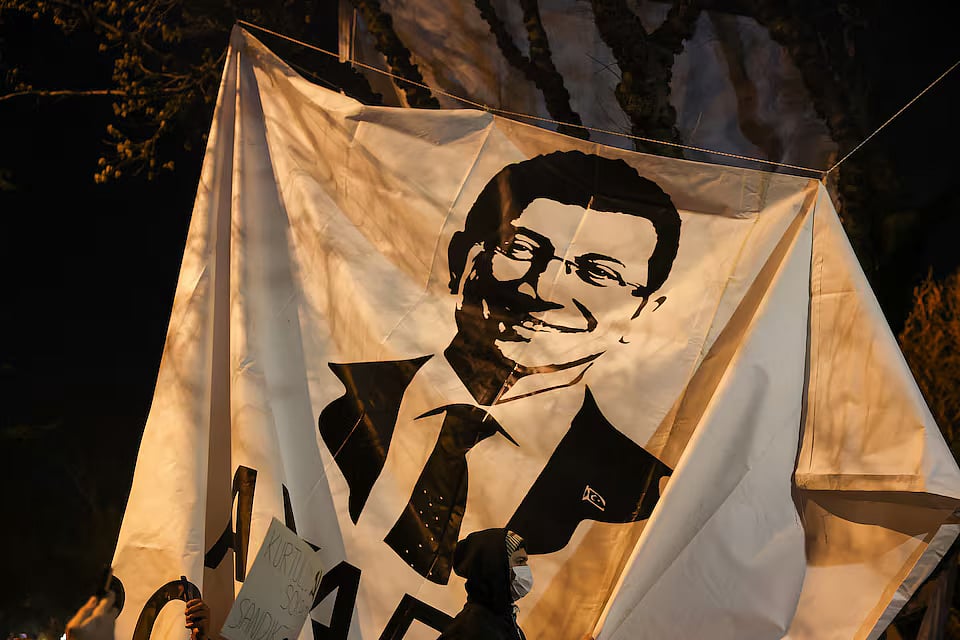 ইস্তাম্বুলের মেয়র একরেম ইমামোগলুকে আটকের বিরুদ্ধে বিক্ষোভ