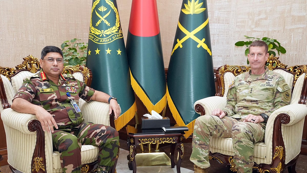 সেনাপ্রধান জেনারেল ওয়াকার-উজ-জামানের সঙ্গে সেনা সদরে যুক্তরাষ্ট্র সেনাবাহিনীর প্যাসিফিক কমান্ডের ডেপুটি কমান্ডার লেফটেন্যান্ট জেনারেল জোয়েল বি. ভোয়েল সাক্ষাৎ করেন