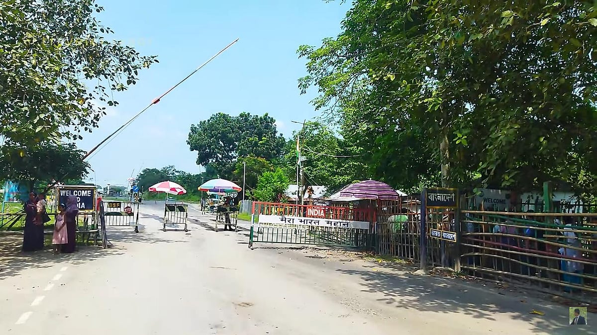 পশ্চিমবঙ্গের কোচবিহারের চ্যাংড়াবান্ধা ইমিগ্রেশন থেকে আজাদুর রহমান নামের একজন বাংলাদেশিকে ফেরত পাঠিয়েছে ভারত