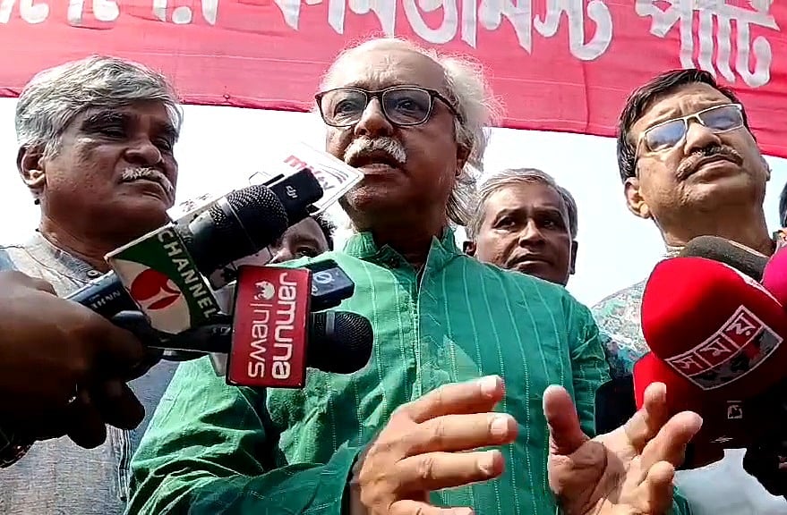 মহান স্বাধীনতা দিবসে আজ সকাল সোয়া ১০টার দিকে সাভারের জাতীয় স্মৃতিসৌধে শহীদের প্রতি শ্রদ্ধা জানানোর পর সাংবাদিকদের সঙ্গে কথা বলেন রুহিন হোসেন