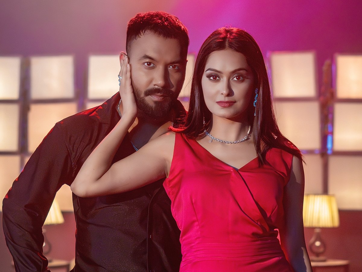 নাচে সায়রার সঙ্গে পারফর্ম করেছেন অভিনেতা পলাশ