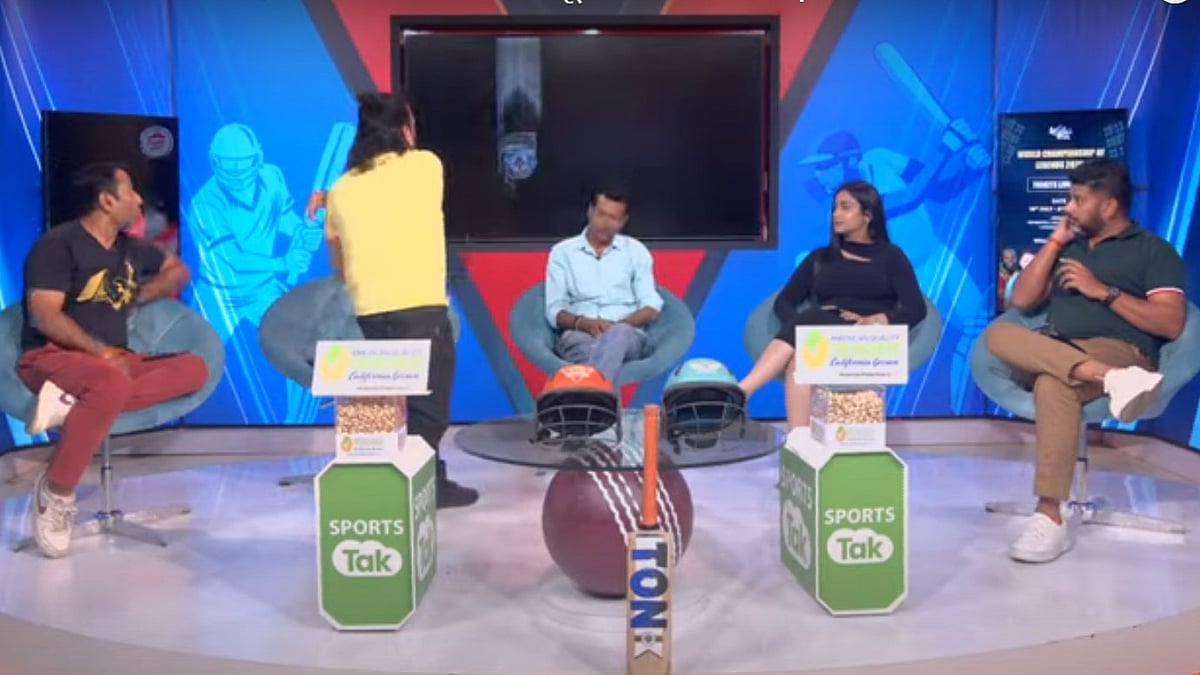 ইউটিউব চ্যানেলে সরাসরি অনুষ্ঠান চলার সময় টেলিভিশন ভাঙেন উপস্থাপক পঙ্কজ