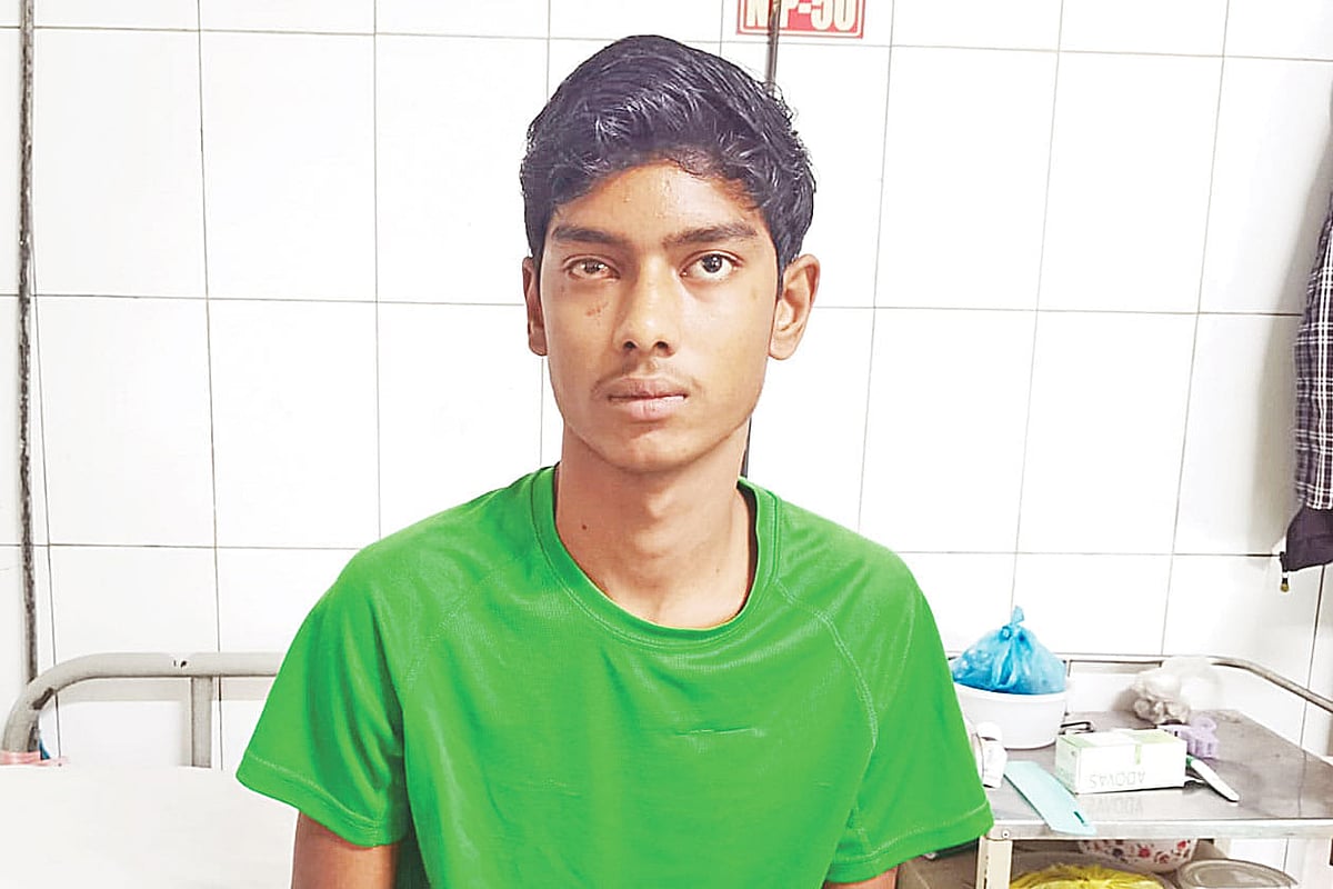 জাতীয় চক্ষুবিজ্ঞান ইনস্টিটিউটের শয্যায় সেলিম মিয়া। সম্প্রতি তোলা