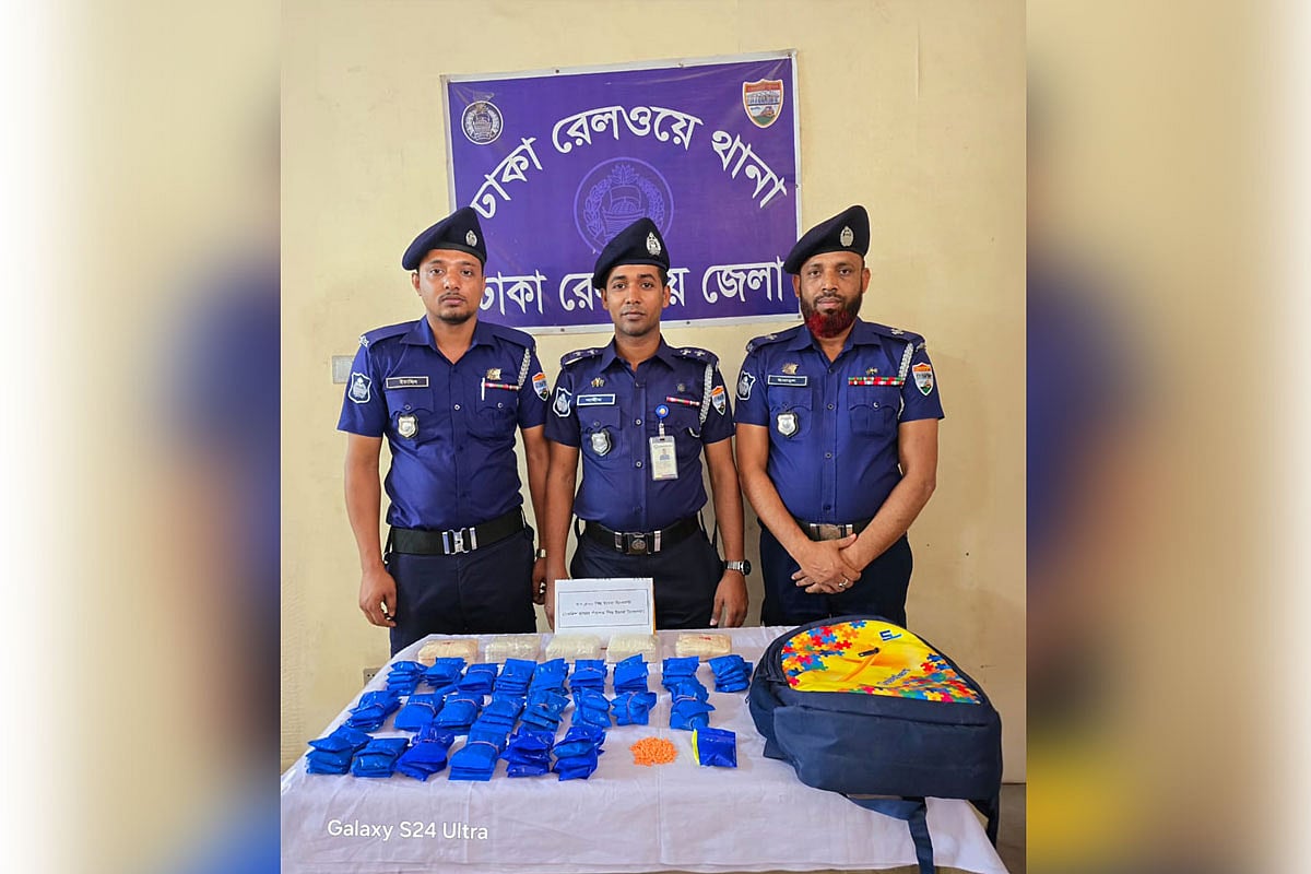 কক্সবাজার এক্সপ্রেস ট্রেন থেকে ইয়াবা জব্দ করেছে ঢাকা রেলওয়ে পুলিশ