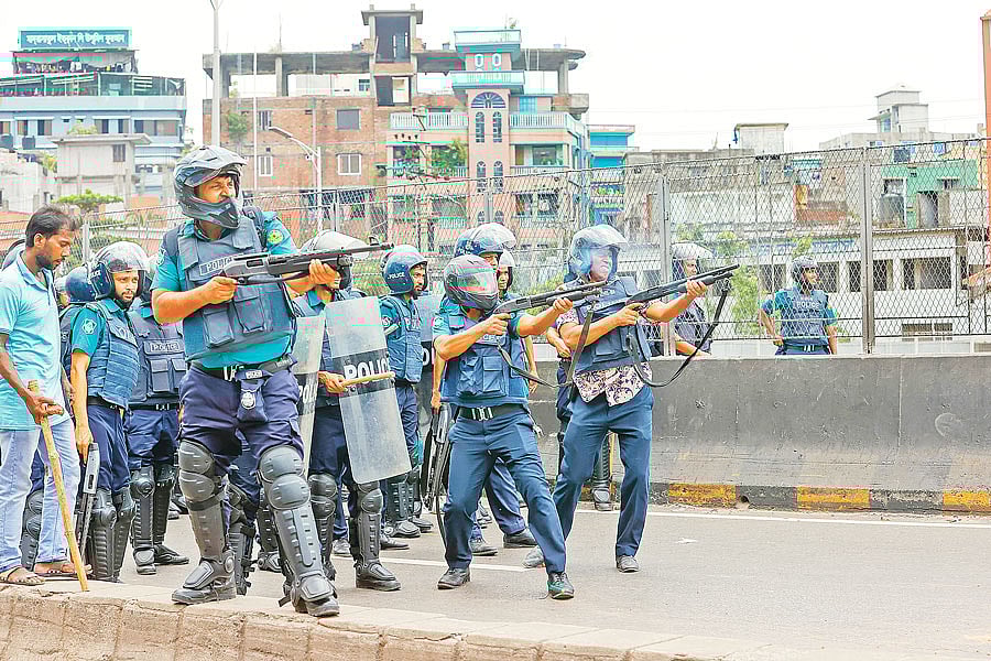 জুলাই অভ্যুত্থানে হত্যাকাণ্ডে পুলিশের সম্পৃক্ততার বিষয়টি উঠে এসেছে জাতিসংঘসহ আন্তর্জাতিক মানবাধিকার সংগঠনের প্রতিবেদনেও।