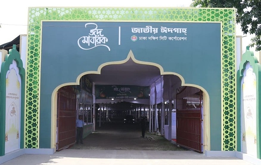 ঈদের জামাতের জন্য প্রস্তুত জাতীয় ঈদগাহ মাঠ। জাতীয় ঈদগাহ মাঠ, ঢাকা, ৩০ মার্চ